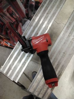 Milwaukee FUEL 12V Cordless Band File Sander