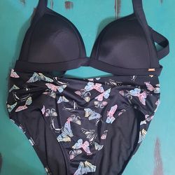 XL VS TOP AND BOTTOM SWIMSUIT