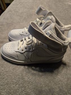 Nike Hi Borough (White) (M/Y 6, W 7.5/8)