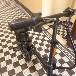 Foldable electric bicycle