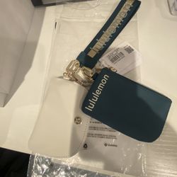 Lululemon- Dual Pouch Wristlet