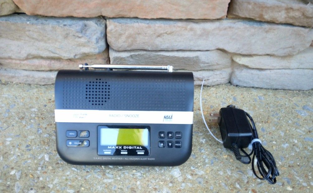 Maxx Digital Automatic Alert Radio/Alarm Clock