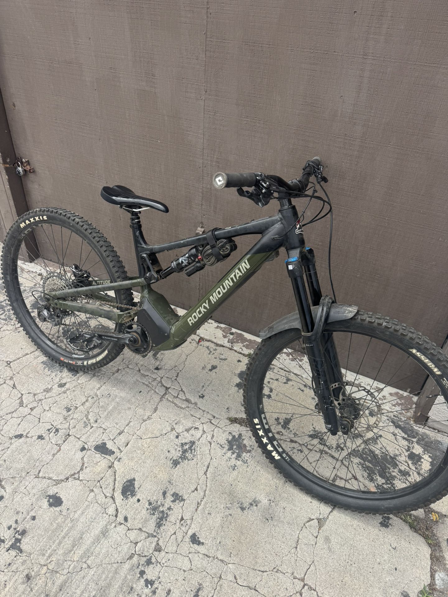 E Mountain Bike