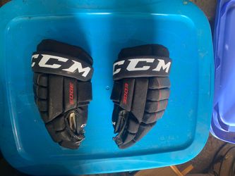 CCM Edge Hockey Gloves