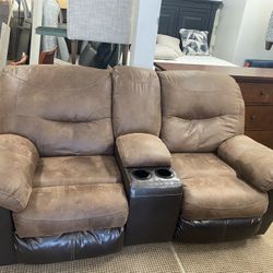 BROWN RECLINING LOVESEAT WITH CONSOLE