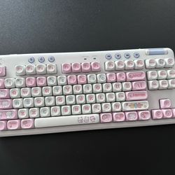 logitech g715 keyboard with custom keycaps