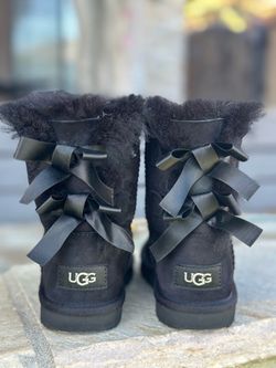UGG Bailey Bow II size child 11