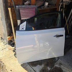 2013-2019 nissan sentra driver door