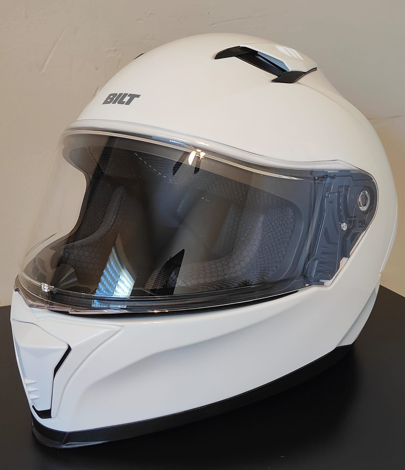 bilt white motorcycle helmet BILT White Vertex Motorcycle Helmet - Size Large Brand New! for Sale in  Fresno, CA