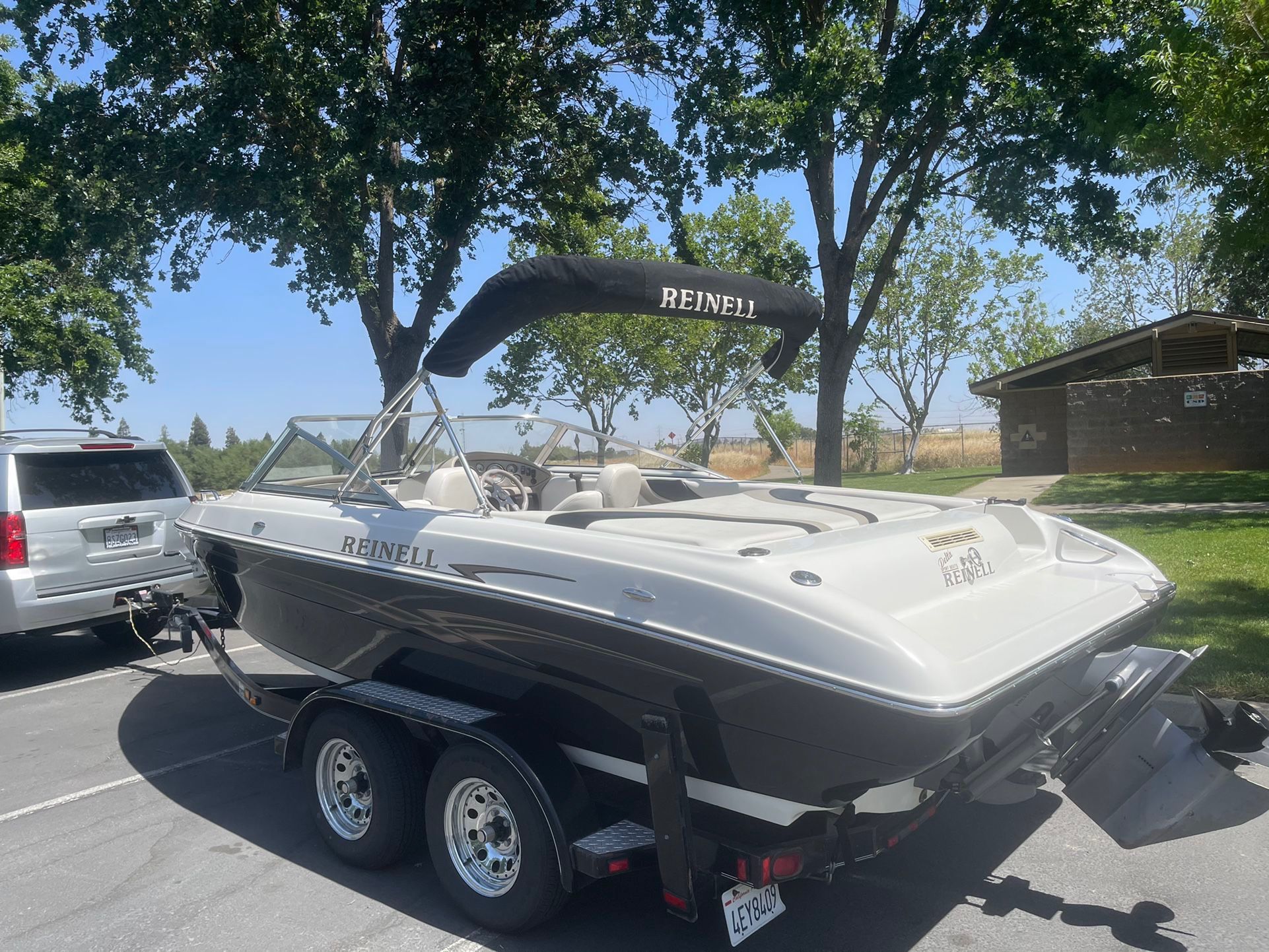 2004 Reinell Boat