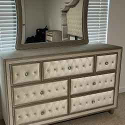 BLACK FRIDAY SALE!!!! Dresser & Mirror On Sale!!!!