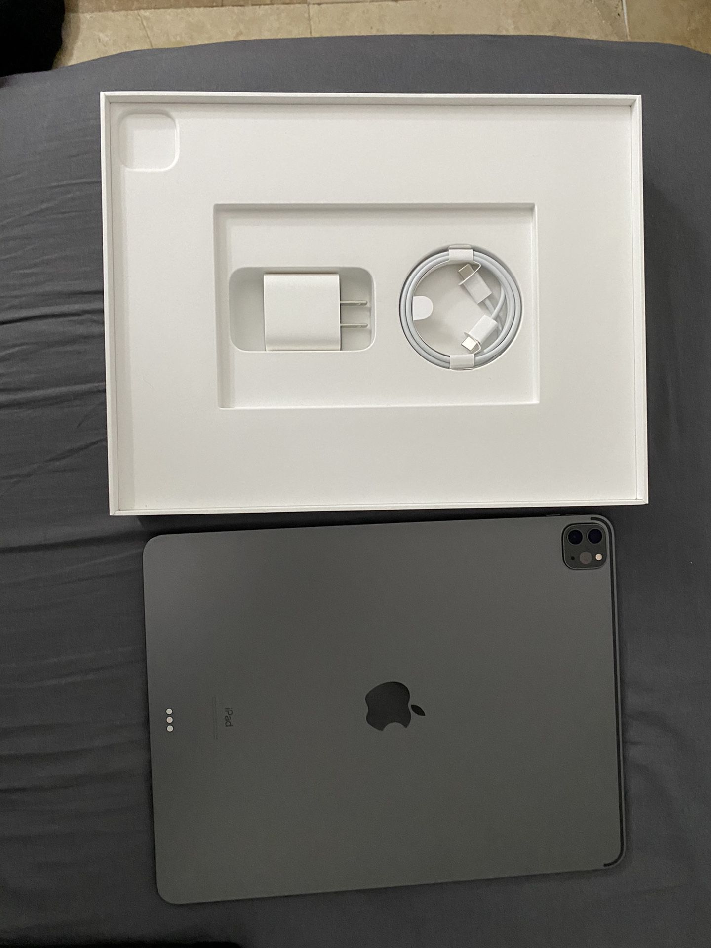 Brand New 128 GB WiFi Apple iPad Pro 12.9 (4th Gen). Folio case and screen protector included