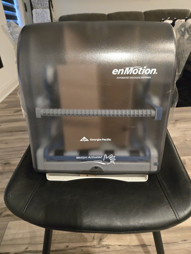 enMotion Automated Touchless Dispenser