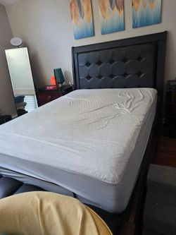 Raymor and Flanigan queen bed