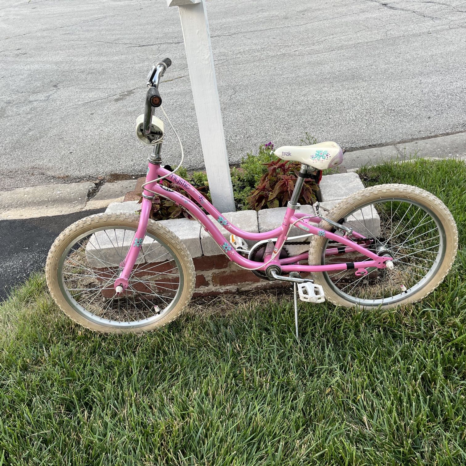Trek mystic girls bike hotsell