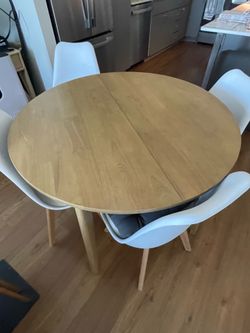 Mid-Century Modern Expandable Dining Table – 40”/52” – $140