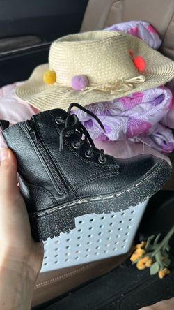 Toddler boots 7c