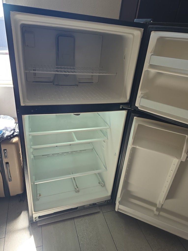 Whirlpool REFRIGERATOR [FREE]