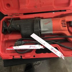 Milwaukee Super Saw Jaw Corded Kit