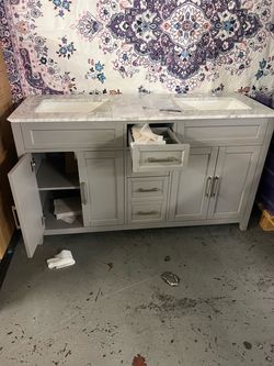 Bathroom vanity 60”