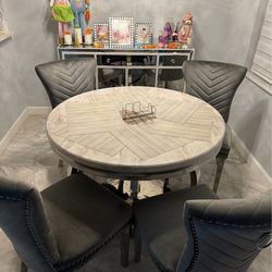 4 pieces dinner set with matching storage