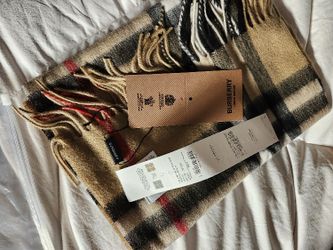 BRAND NEW BURBERRY UNISEX SCARF