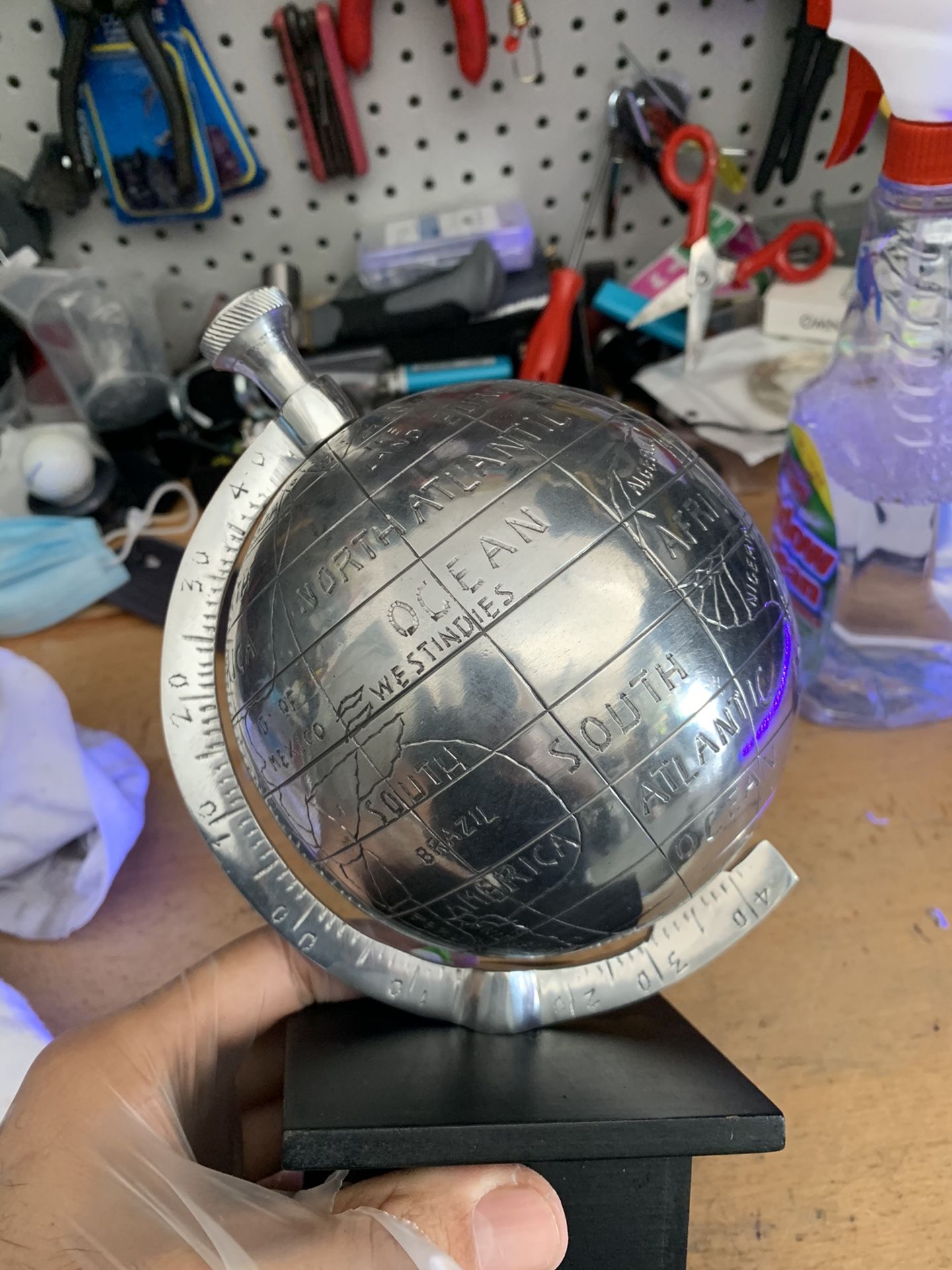 Metal glove with stand