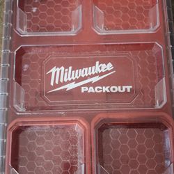 Milwaukee PACKOUT 5-Compartment Low-Profile Compact Small Parts Organizer