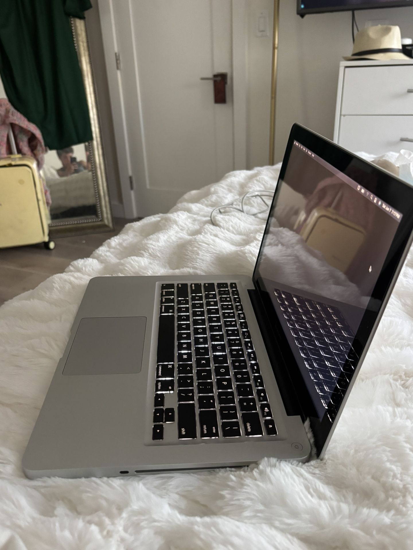 MacBook Pro 2013 12.9 Inch Retina Display 127 GIGS OF STORAGE