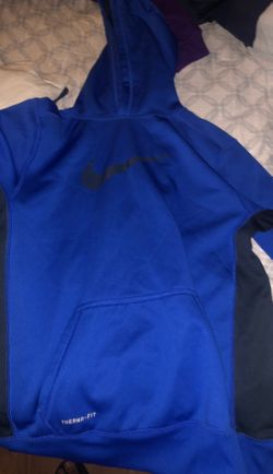 Nike sweater kids size XL