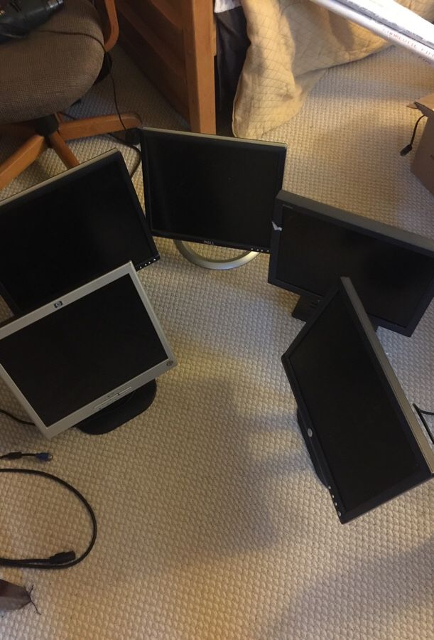 Lot of 7 monitors!