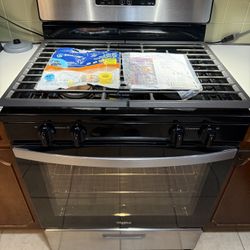 2024 Whirlpool 30 in. 5.1 cu ft Stainless Steel Gas Range Oven