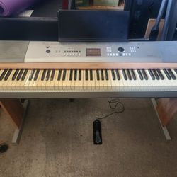 Yamaha Dgx- 620 88 Key Portable Grand Piano , Weighted Hammer Action Keys