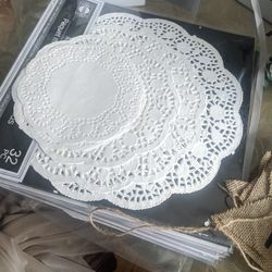 Multipck Round Doilies 32pieces. 