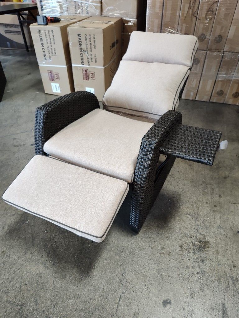 Grand patio Indoor & Outdoor Moor Recliner PE Wicker with Flip Table Push Back Reclining Lounge Chair, Flax. brand new assambled. pick up in Chino war