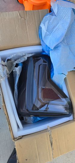 Tail lights 2010 Tundra