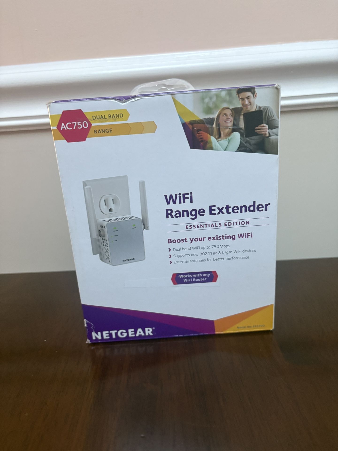 NETGEAR WiFi Range Extender EX3700 - Coverage up to 1000 sq.ft. and 15 Devices