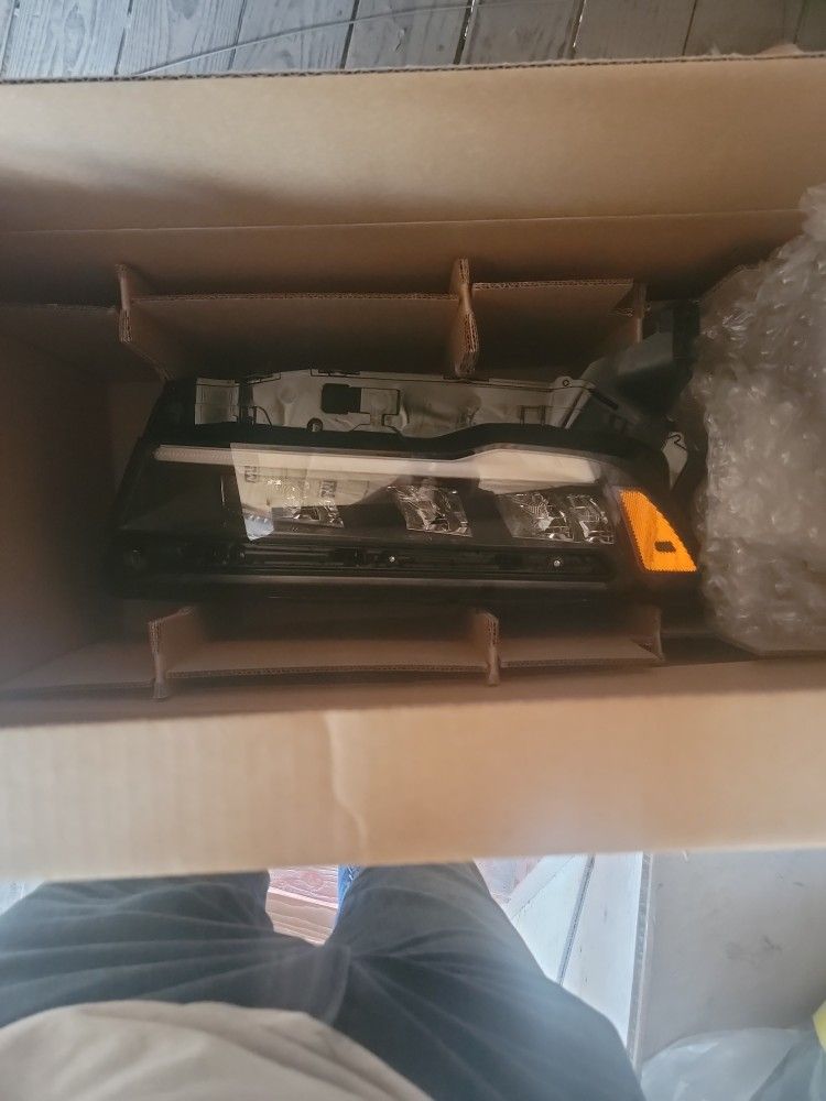  2023 Honda Pilot Right Headlamp 