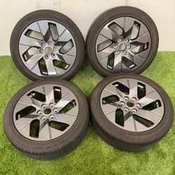 2022-2025 Ford F-150 Lightning.