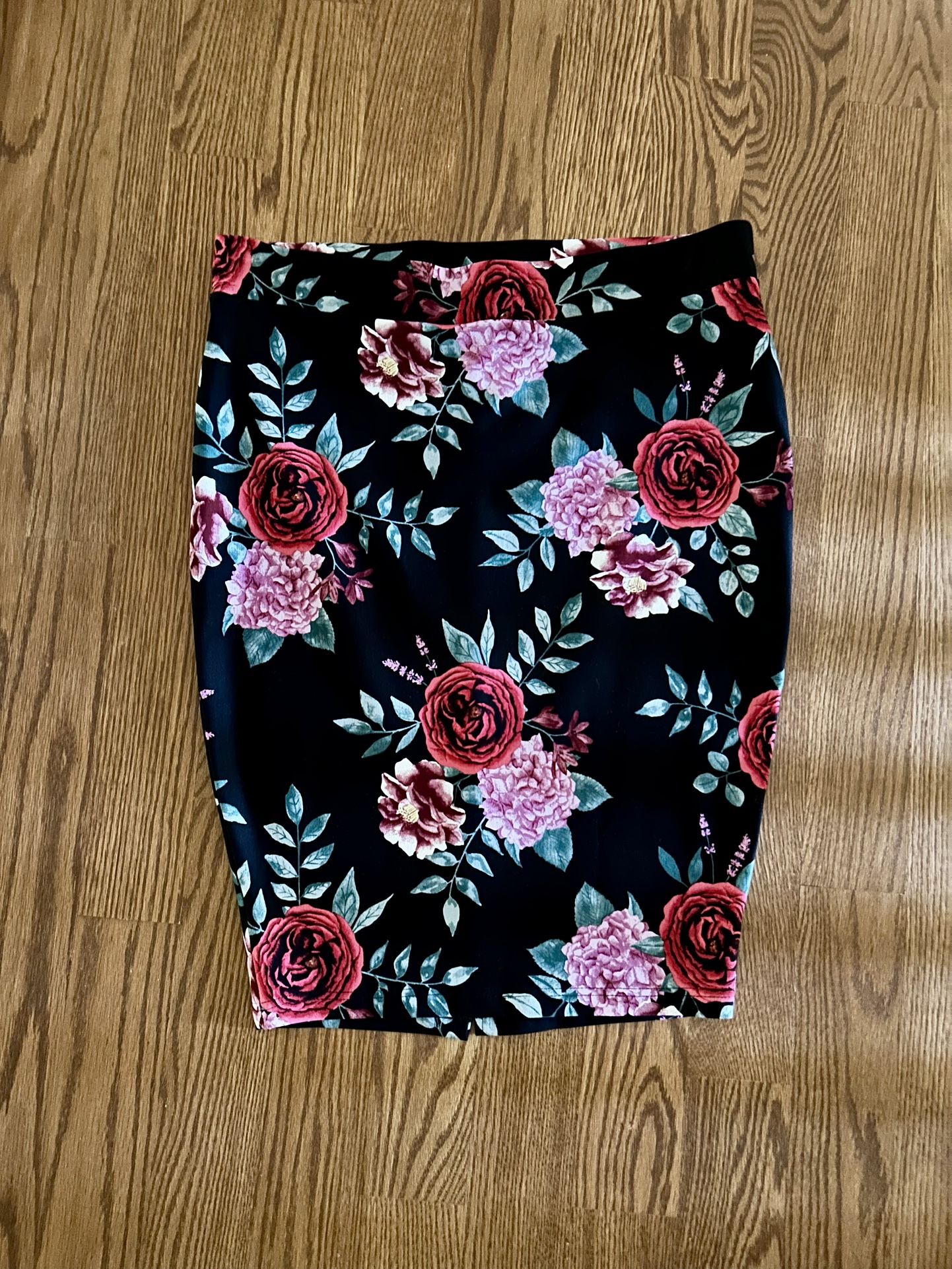 NWT Torrid Floral Pencil Skirt Size 0x