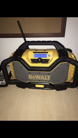 Dewalt 20v Bluetooth stereo + 20v battery charger