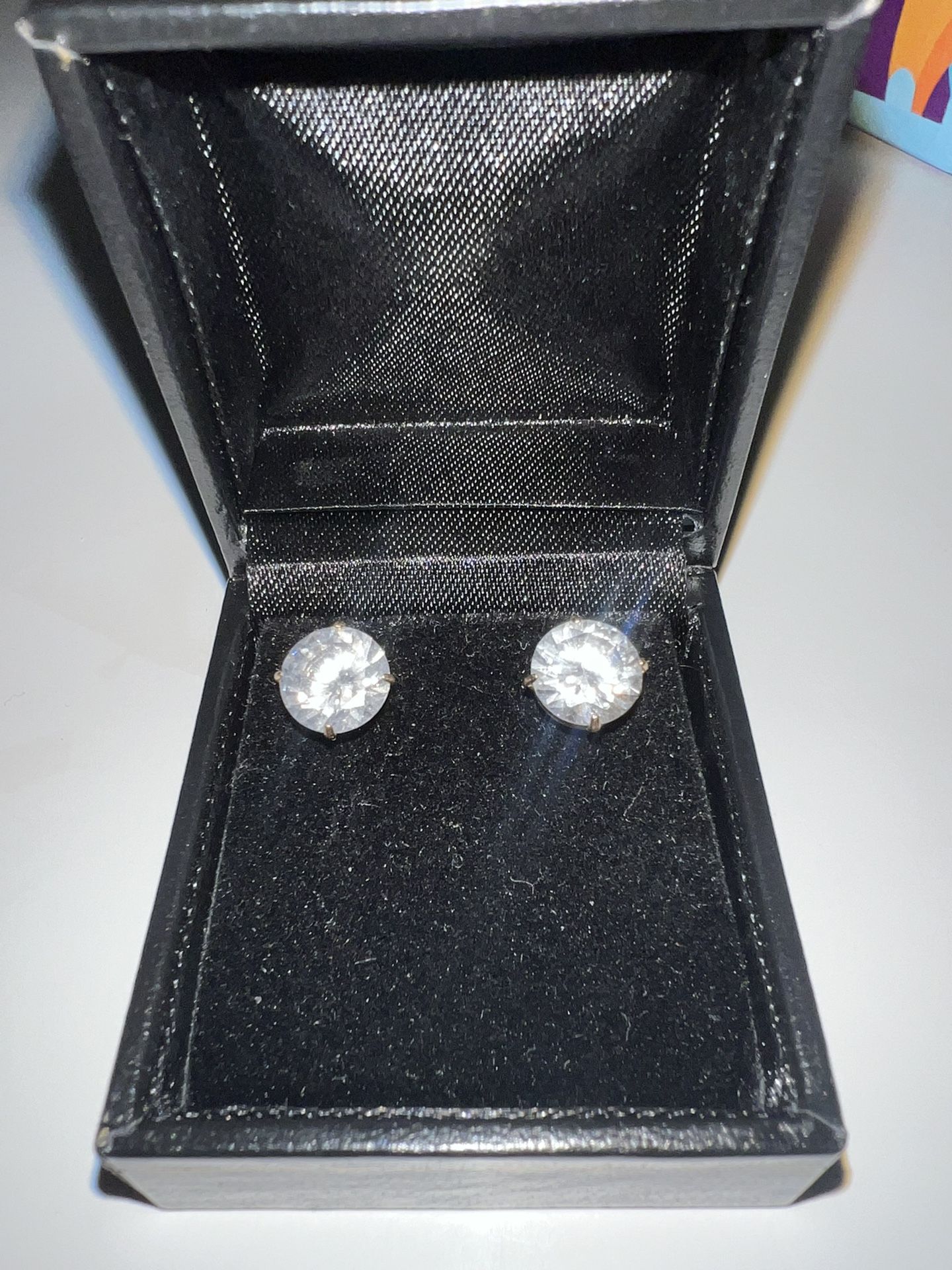 14k Gold Diamond Stud Earings