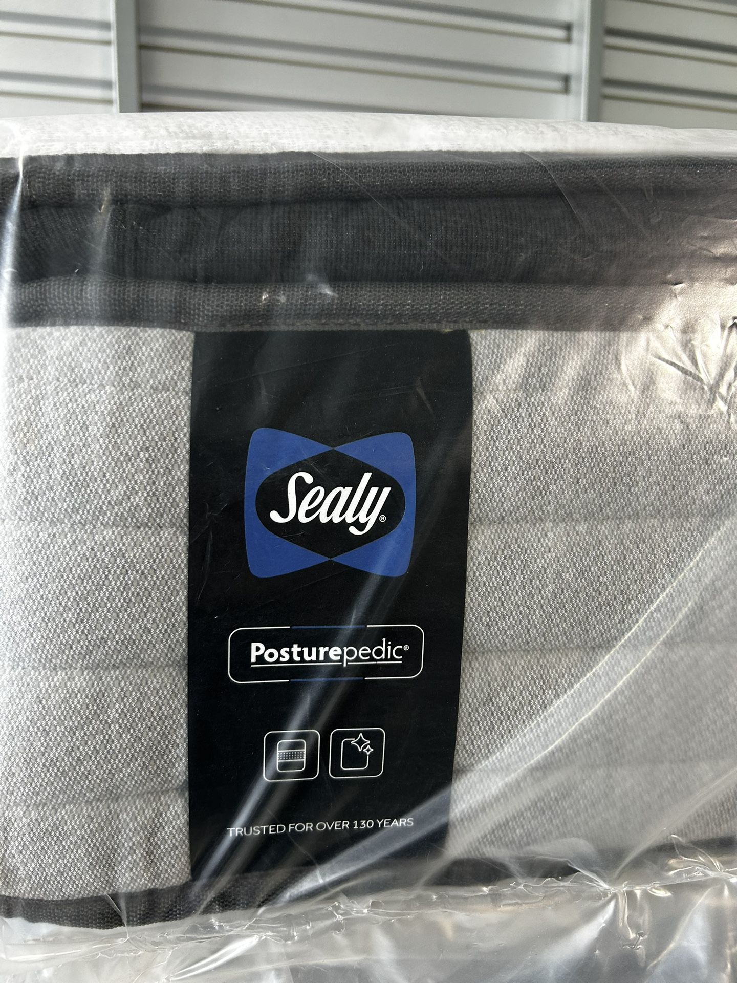 Sealy Queen Size Posturepedic Medium Pillow Top