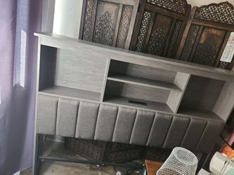 Free bookshelf bedframe Q