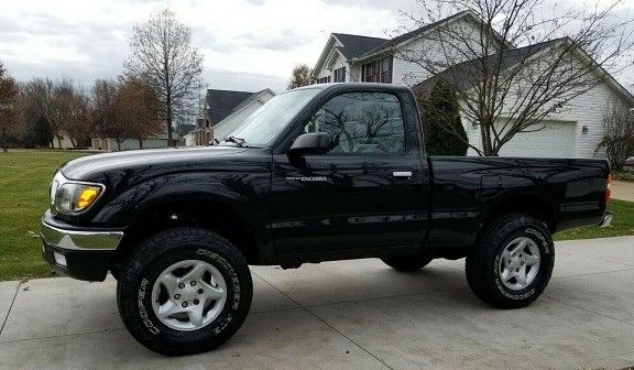 Toyota Tacoma 01 4x4, Automatic with 2.7 V4 for Sale in Riverside, CA