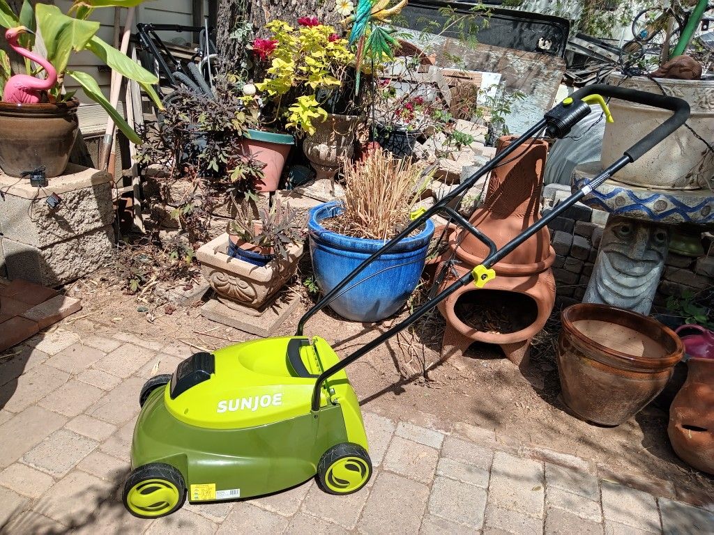 Sun Joe MJ401C-XR 14-Inch 28-Volt 5-Amp Cordless Lawn Mower w/Brushless Motor, 10.6-Gallon Detachable Collection Bag, Lightweight, Green