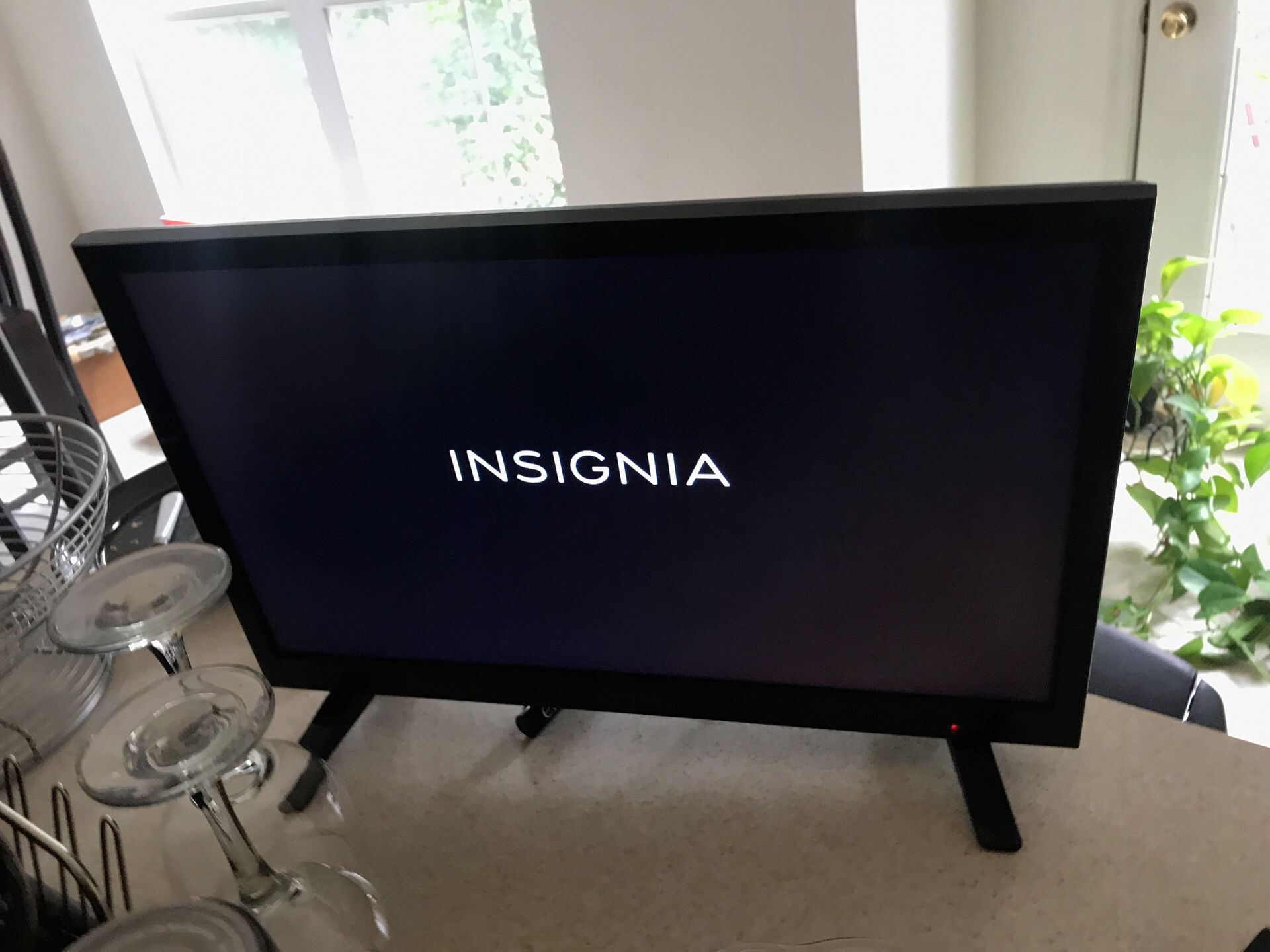 18in INSIGNIA Flatscreen TV