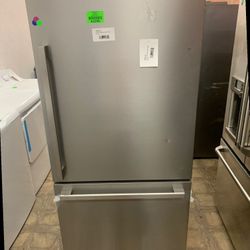 HISENSE HRB171N6ASE 17.2-cu ft Counter-depth Bottom-Freezer Refrigerator YL