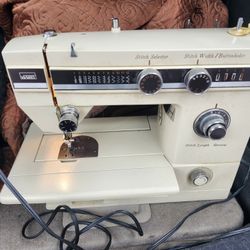 Montgomery Ward Sewing Machine #UHT J1942