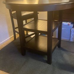 Dinning Room With 4 Chairs 